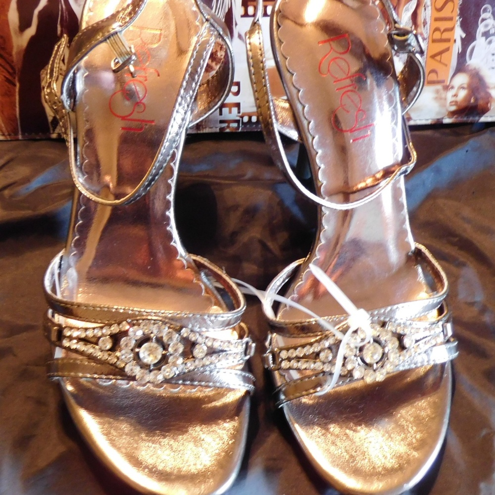 REFRESH SILVER SHOES WITH STONES NEW